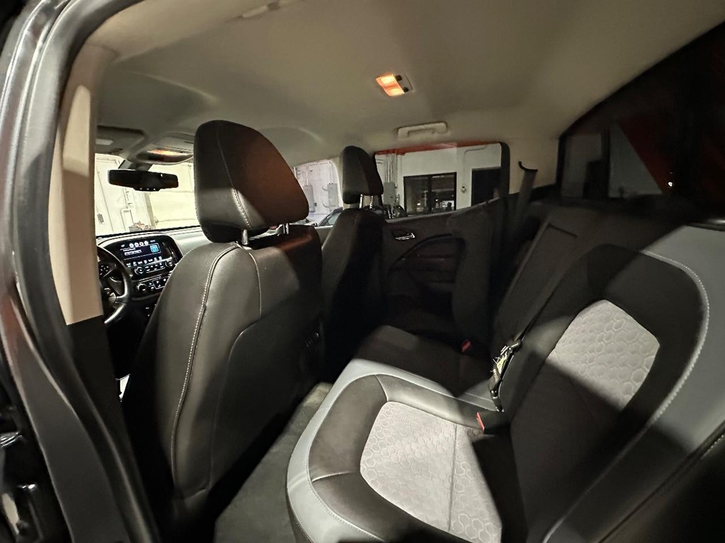 Chevrolet Colorado Vehicle Full-screen Gallery Image 11