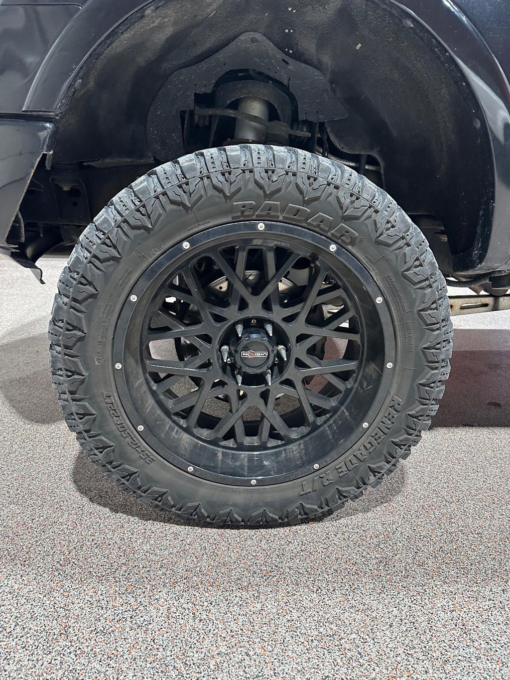 Ford F-150 Vehicle Full-screen Gallery Image 11