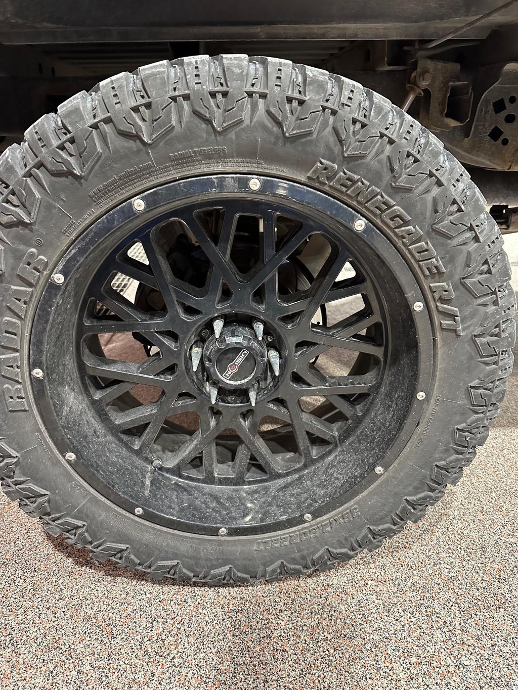 Ford F-150 Vehicle Full-screen Gallery Image 12
