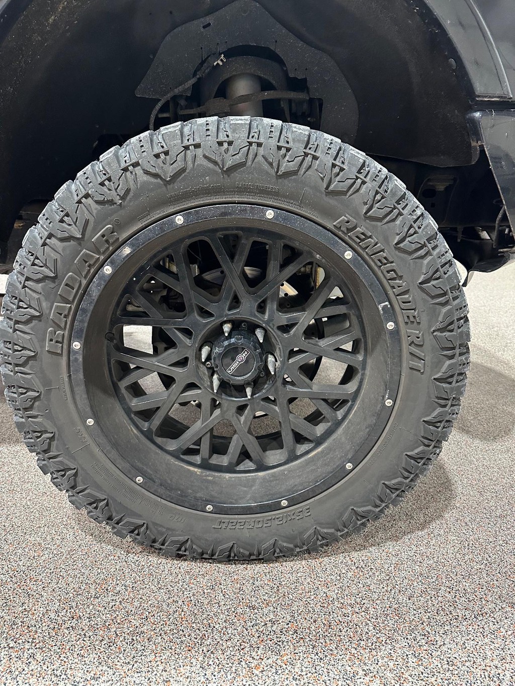 Ford F-150 Vehicle Full-screen Gallery Image 17