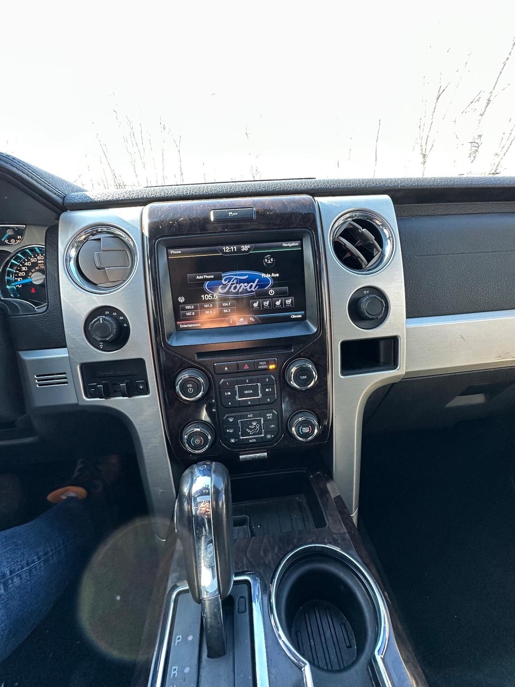 Ford F-150 Vehicle Full-screen Gallery Image 19