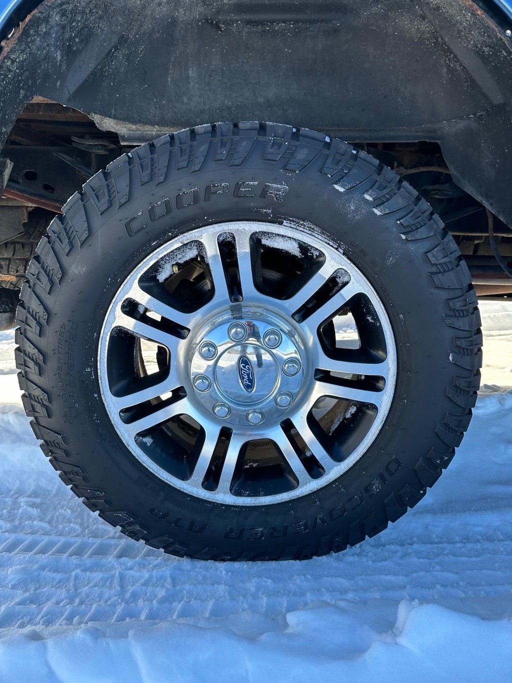 Ford Super Duty F-350 SRW Vehicle Full-screen Gallery Image 11