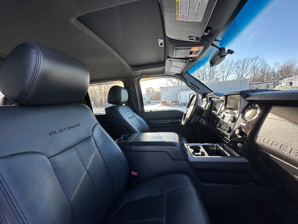 Ford Super Duty F-350 SRW Vehicle Full-screen Gallery Image 15
