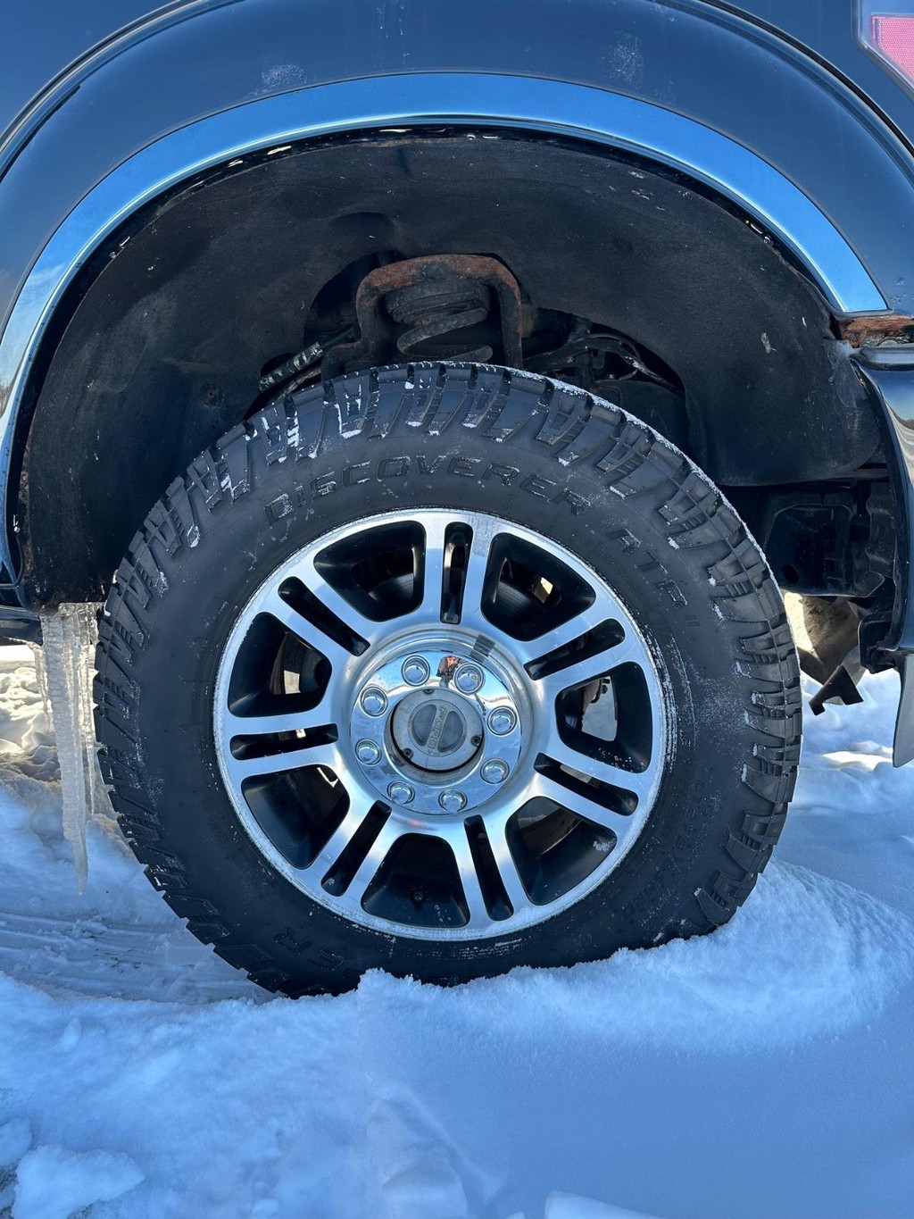 Ford Super Duty F-350 SRW Vehicle Full-screen Gallery Image 16