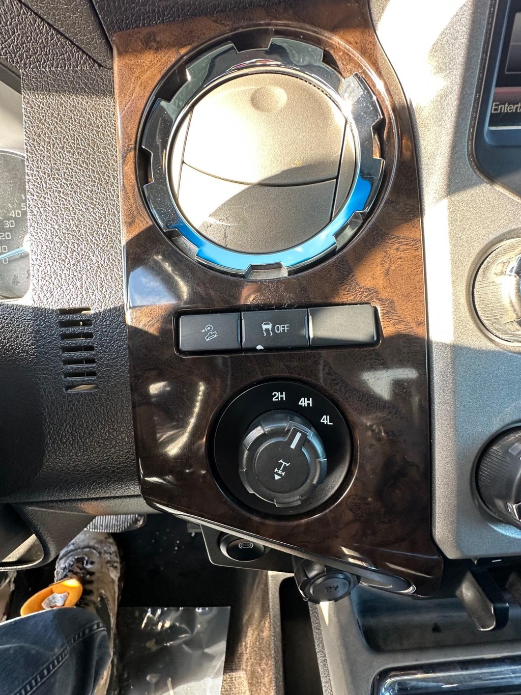 Ford Super Duty F-350 SRW Vehicle Full-screen Gallery Image 20