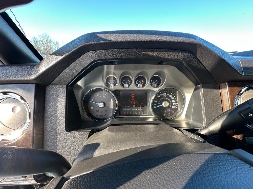 Ford Super Duty F-350 SRW Vehicle Full-screen Gallery Image 22