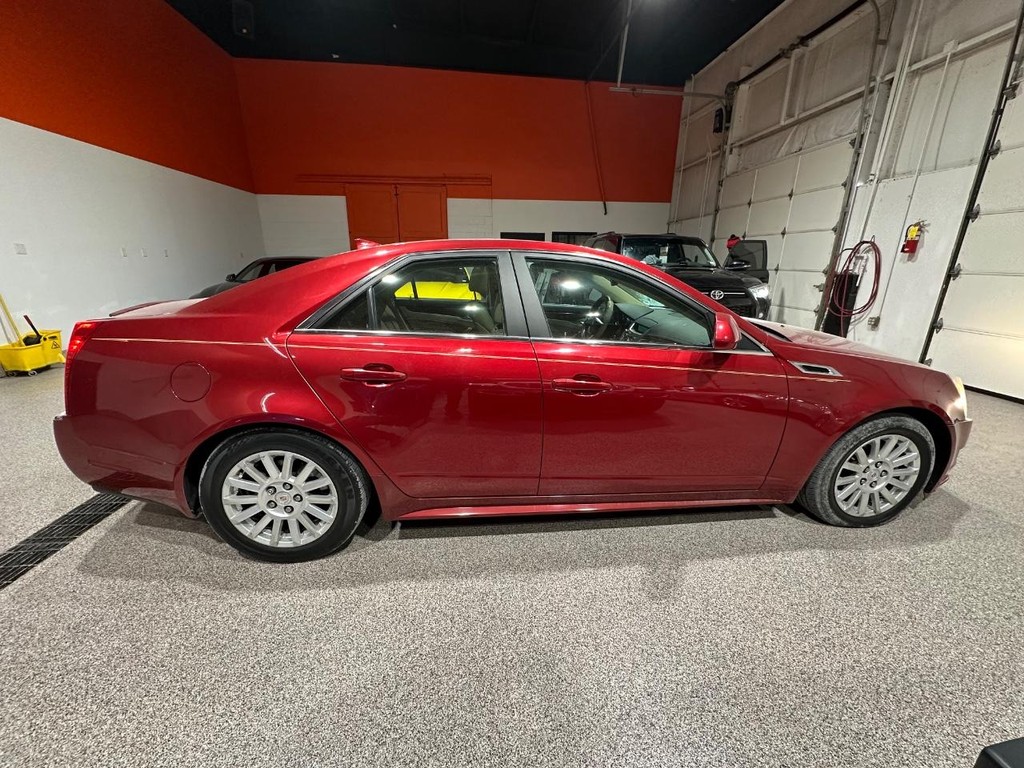 Cadillac CTS Sedan Vehicle Full-screen Gallery Image 2