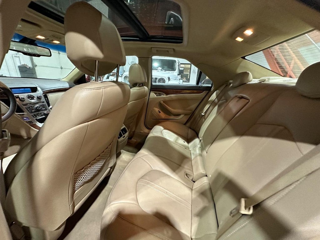 Cadillac CTS Sedan Vehicle Full-screen Gallery Image 11