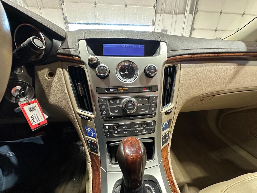 Cadillac CTS Sedan Vehicle Full-screen Gallery Image 16