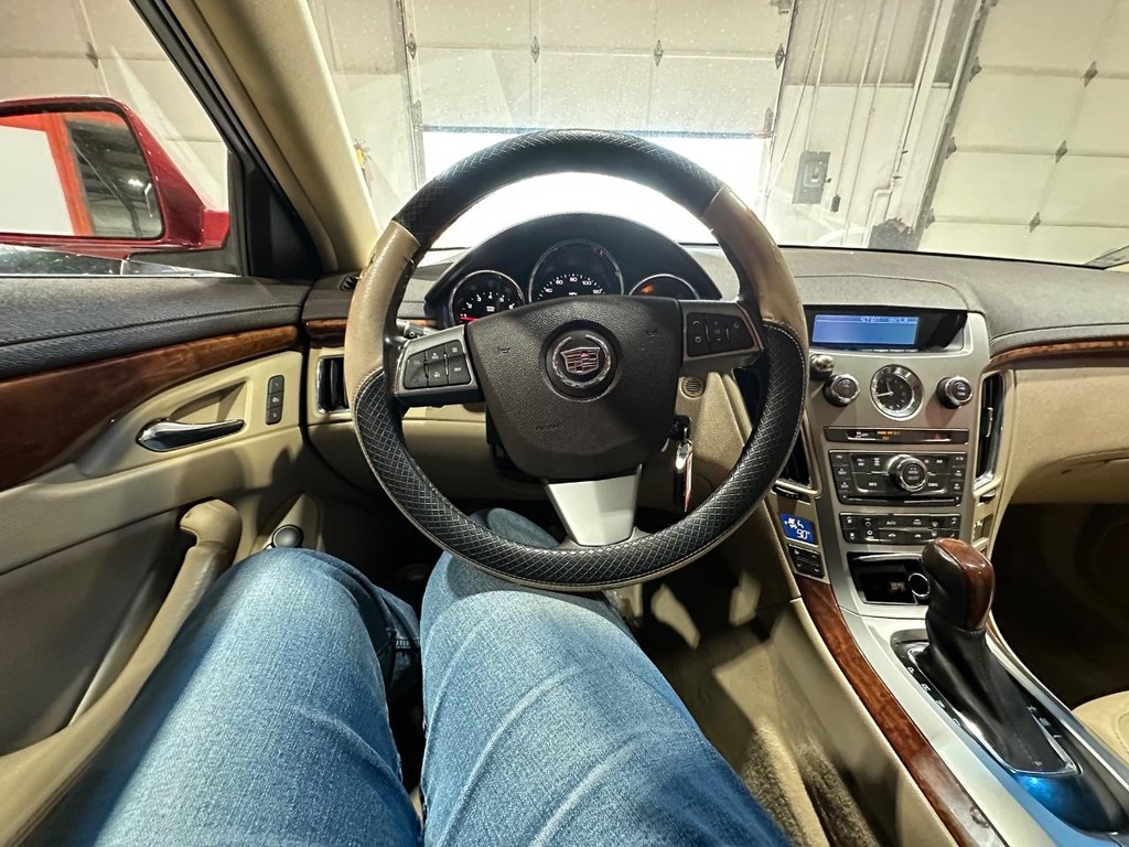 Cadillac CTS Sedan Vehicle Full-screen Gallery Image 19