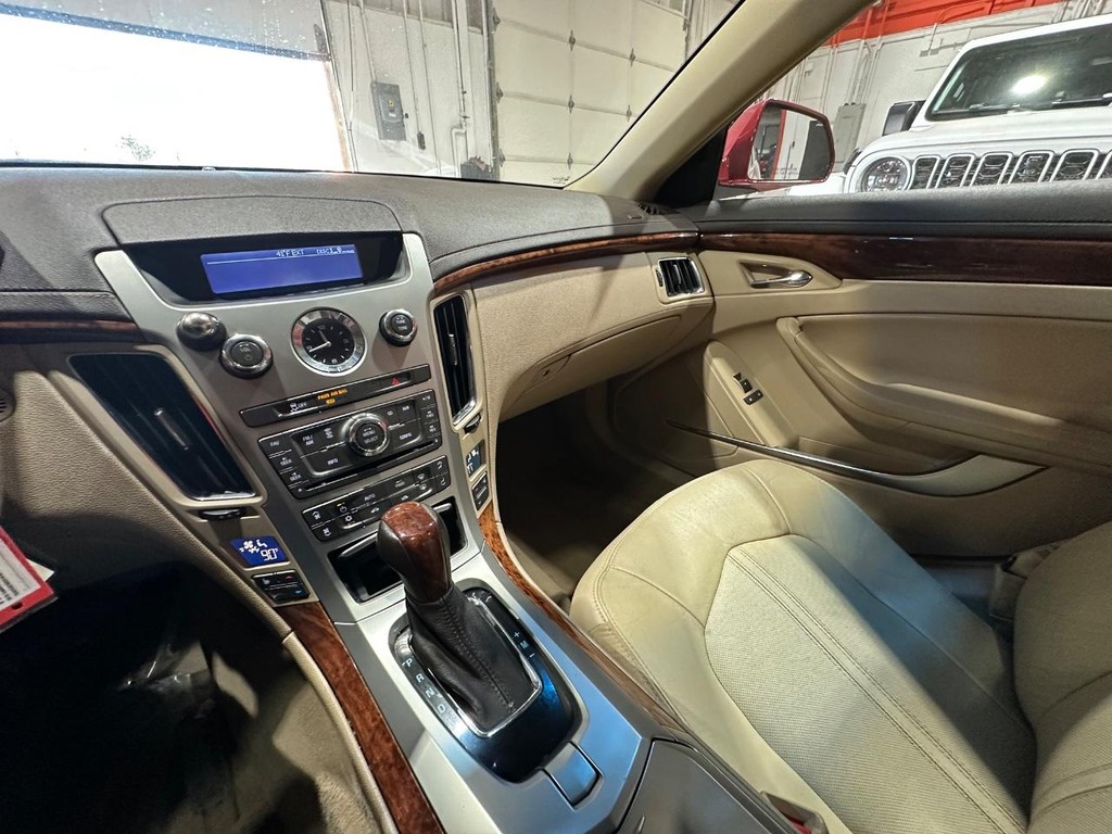 Cadillac CTS Sedan Vehicle Full-screen Gallery Image 21