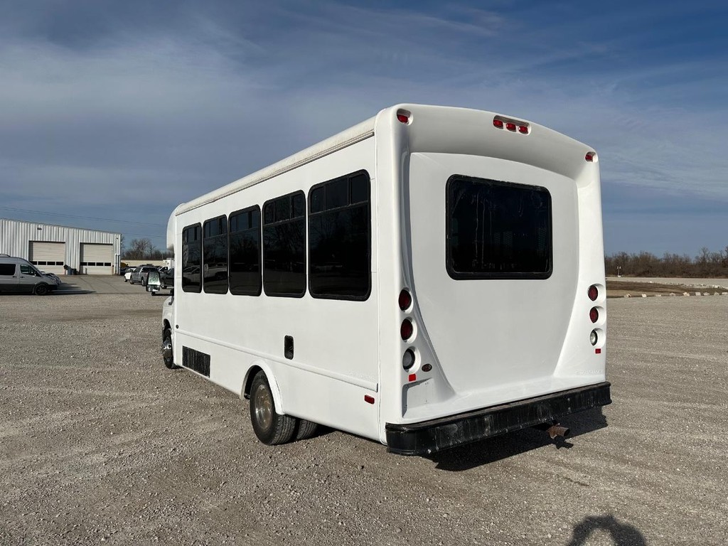 Ford Econoline Commercial Cutaway Vehicle Full-screen Gallery Image 3