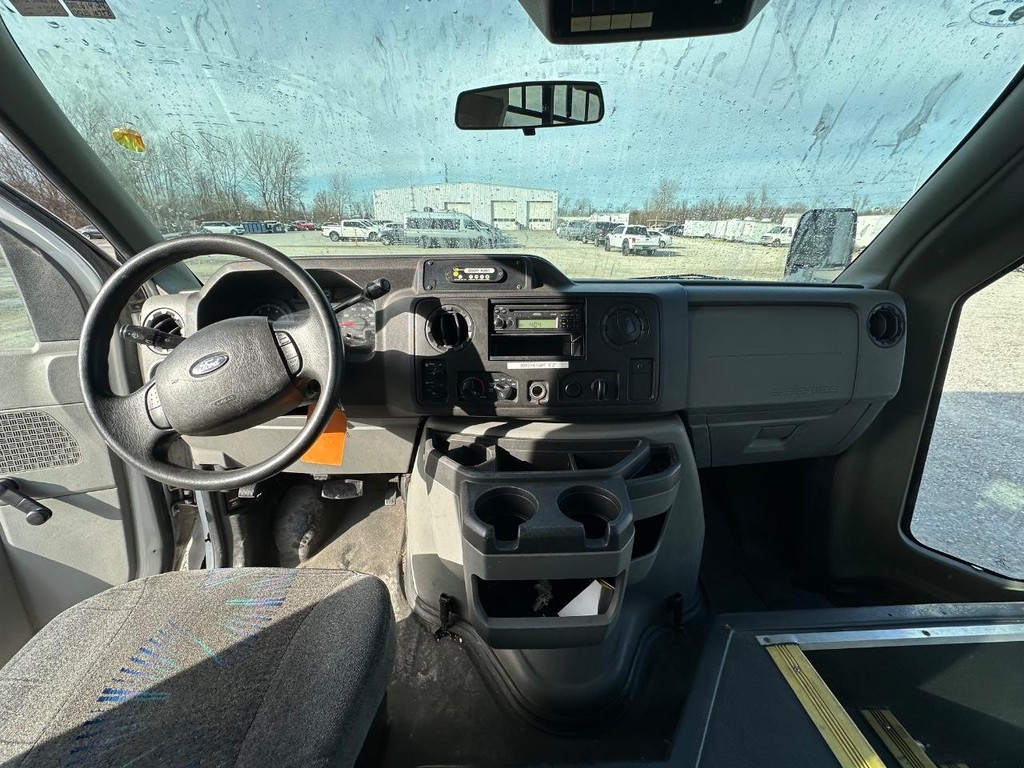 Ford Econoline Commercial Cutaway Vehicle Full-screen Gallery Image 10