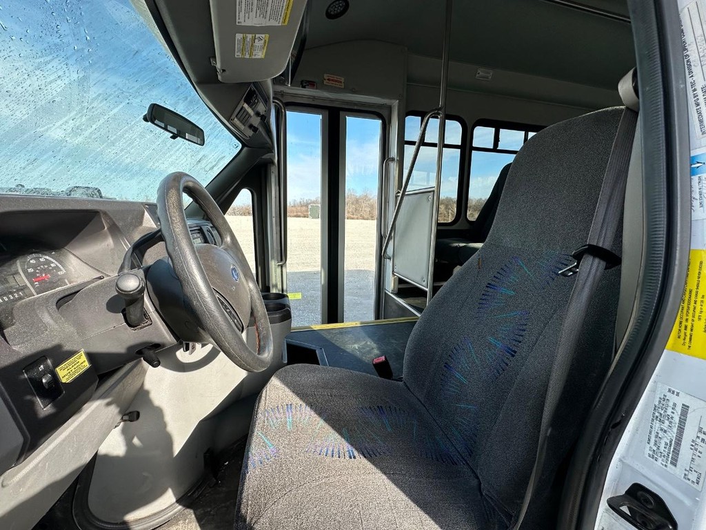 Ford Econoline Commercial Cutaway Vehicle Full-screen Gallery Image 11