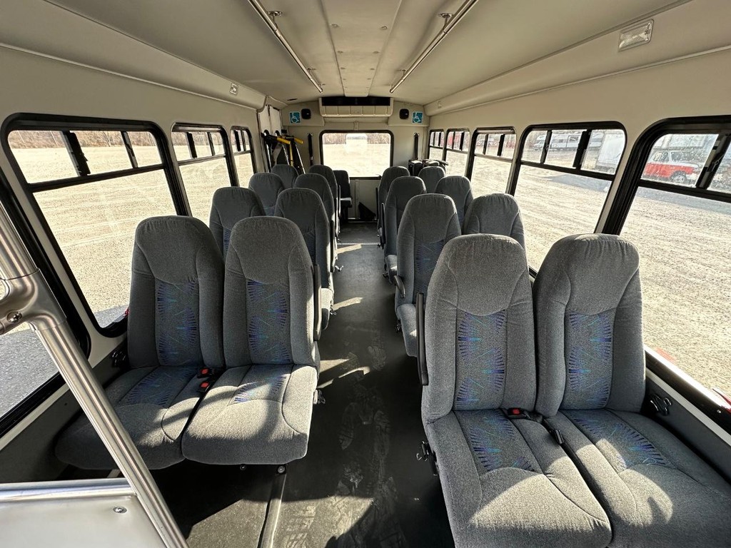 Ford Econoline Commercial Cutaway Vehicle Full-screen Gallery Image 12