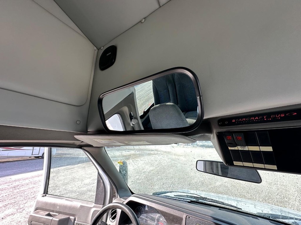 Ford Econoline Commercial Cutaway Vehicle Full-screen Gallery Image 13