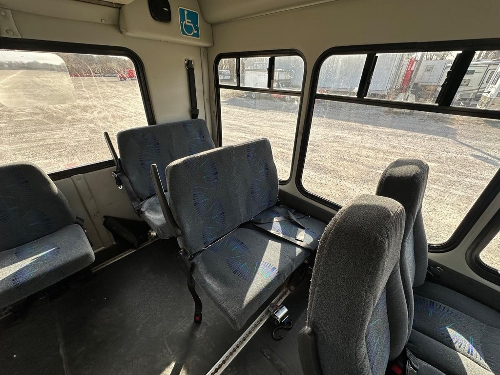 Ford Econoline Commercial Cutaway Vehicle Full-screen Gallery Image 15