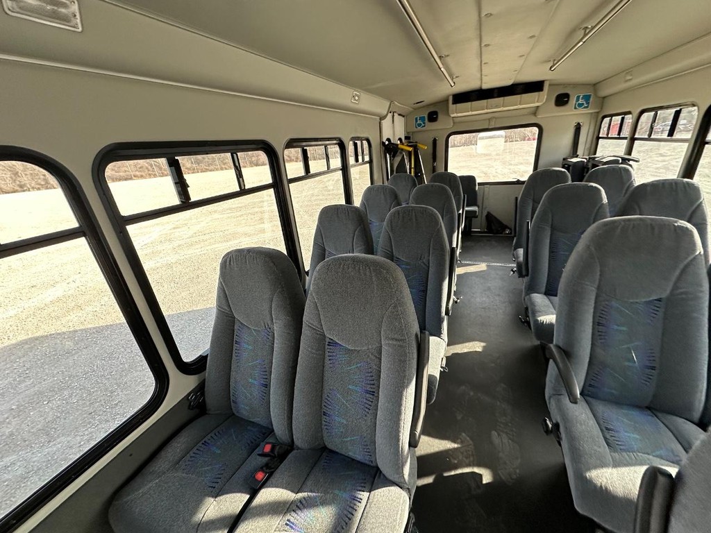 Ford Econoline Commercial Cutaway Vehicle Full-screen Gallery Image 17