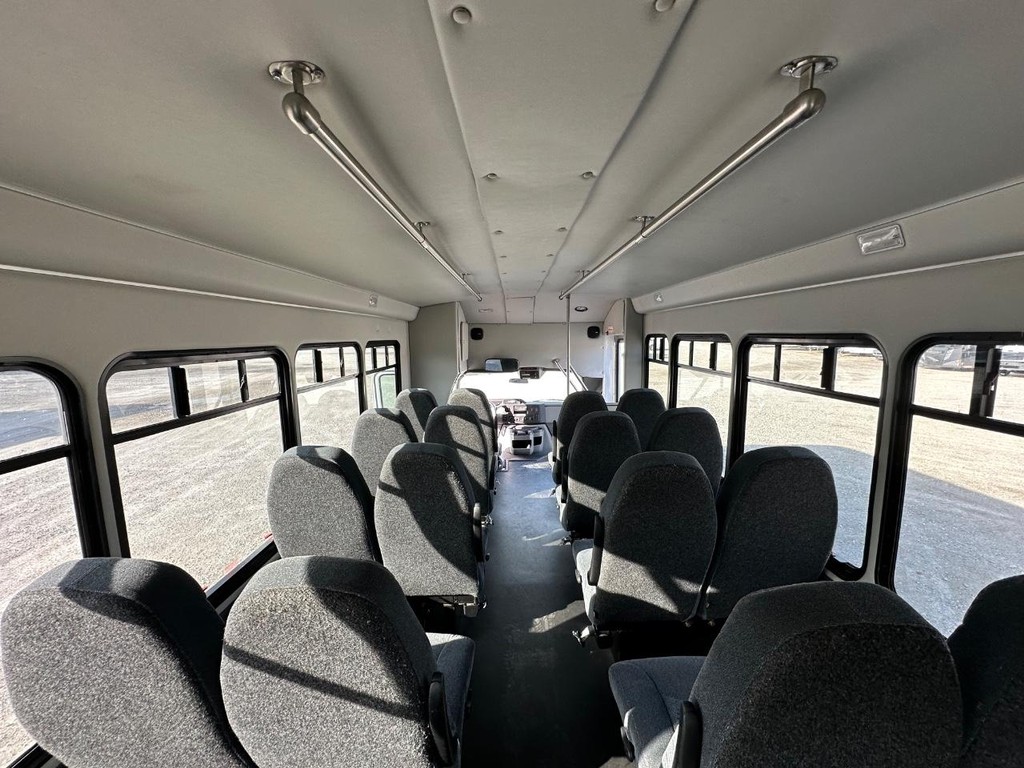 Ford Econoline Commercial Cutaway Vehicle Full-screen Gallery Image 18