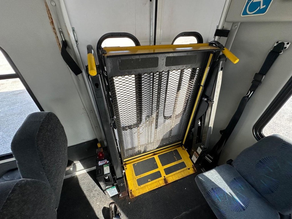 Ford Econoline Commercial Cutaway Vehicle Full-screen Gallery Image 19