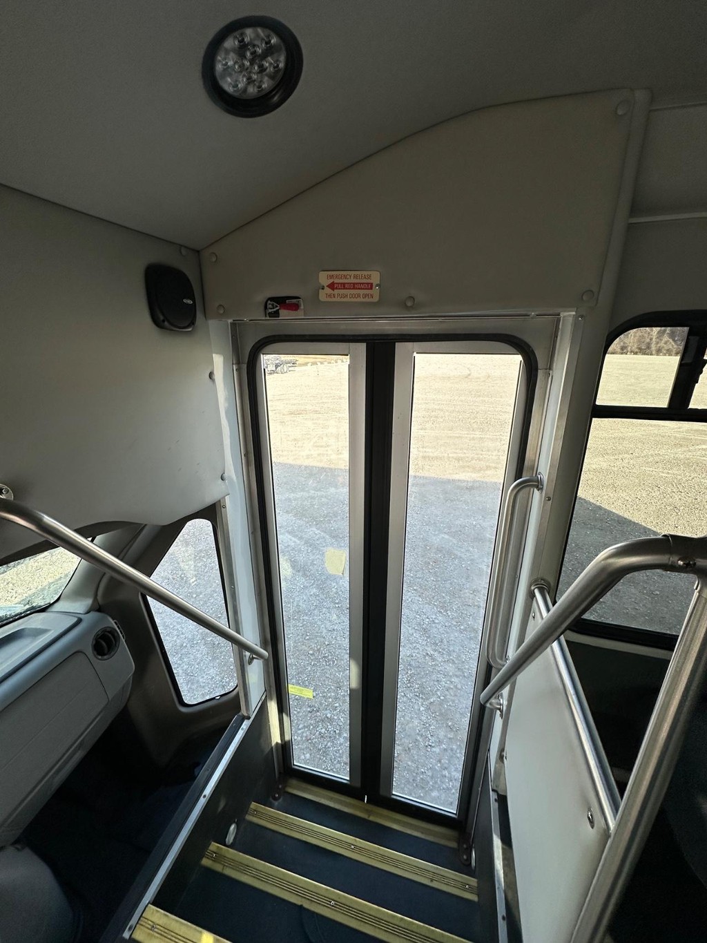 Ford Econoline Commercial Cutaway Vehicle Full-screen Gallery Image 22