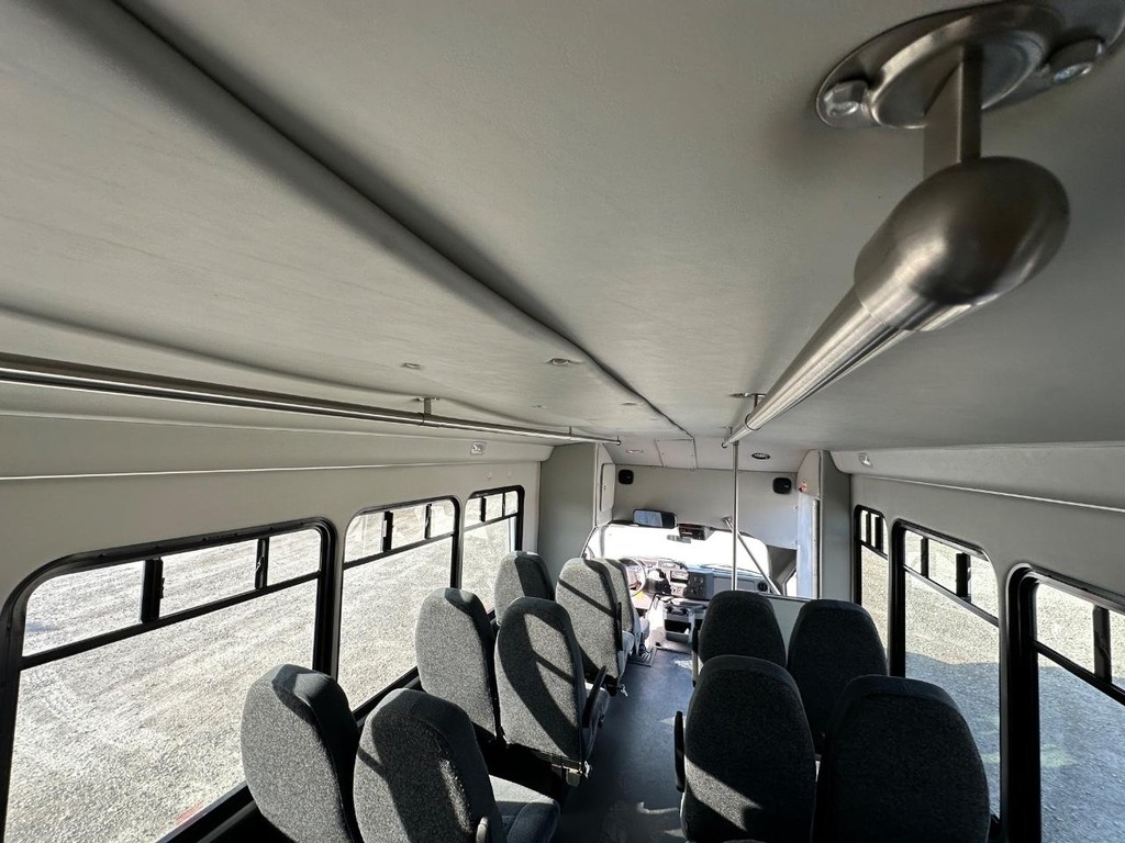 Ford Econoline Commercial Cutaway Vehicle Full-screen Gallery Image 23