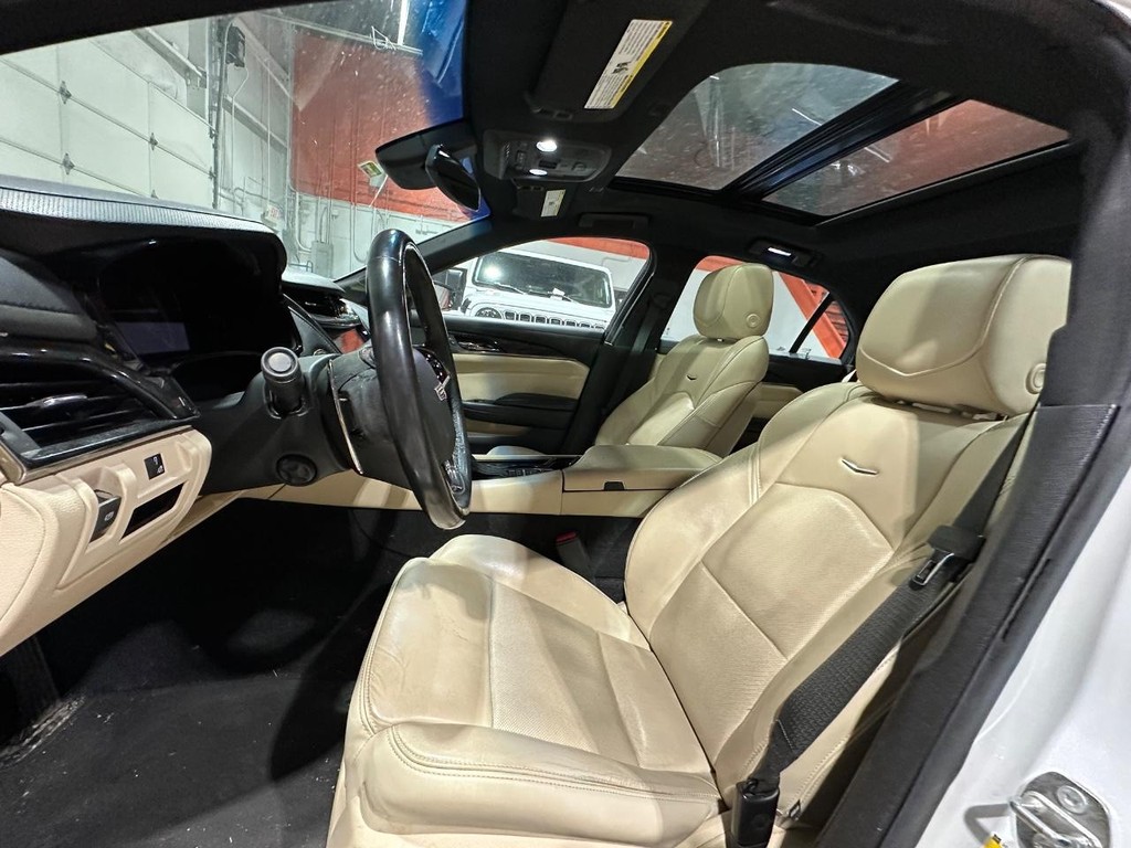 Cadillac CTS Sedan Vehicle Full-screen Gallery Image 10