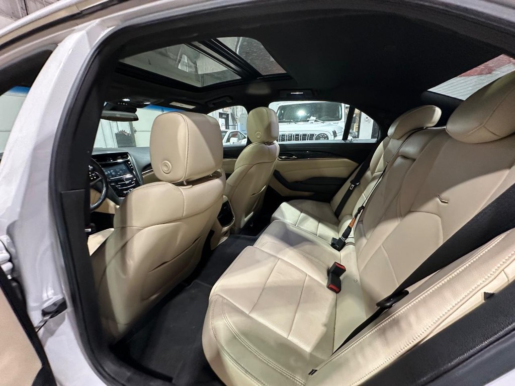 Cadillac CTS Sedan Vehicle Full-screen Gallery Image 11