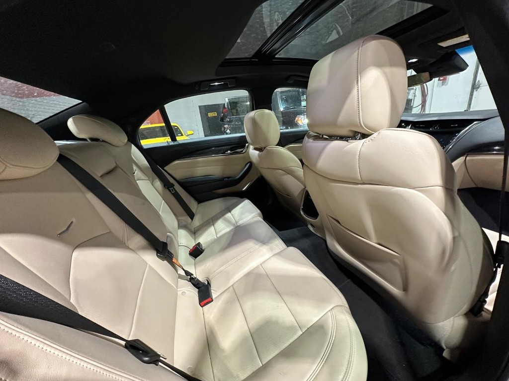 Cadillac CTS Sedan Vehicle Full-screen Gallery Image 18