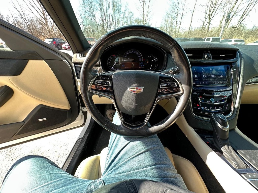 Cadillac CTS Sedan Vehicle Full-screen Gallery Image 19