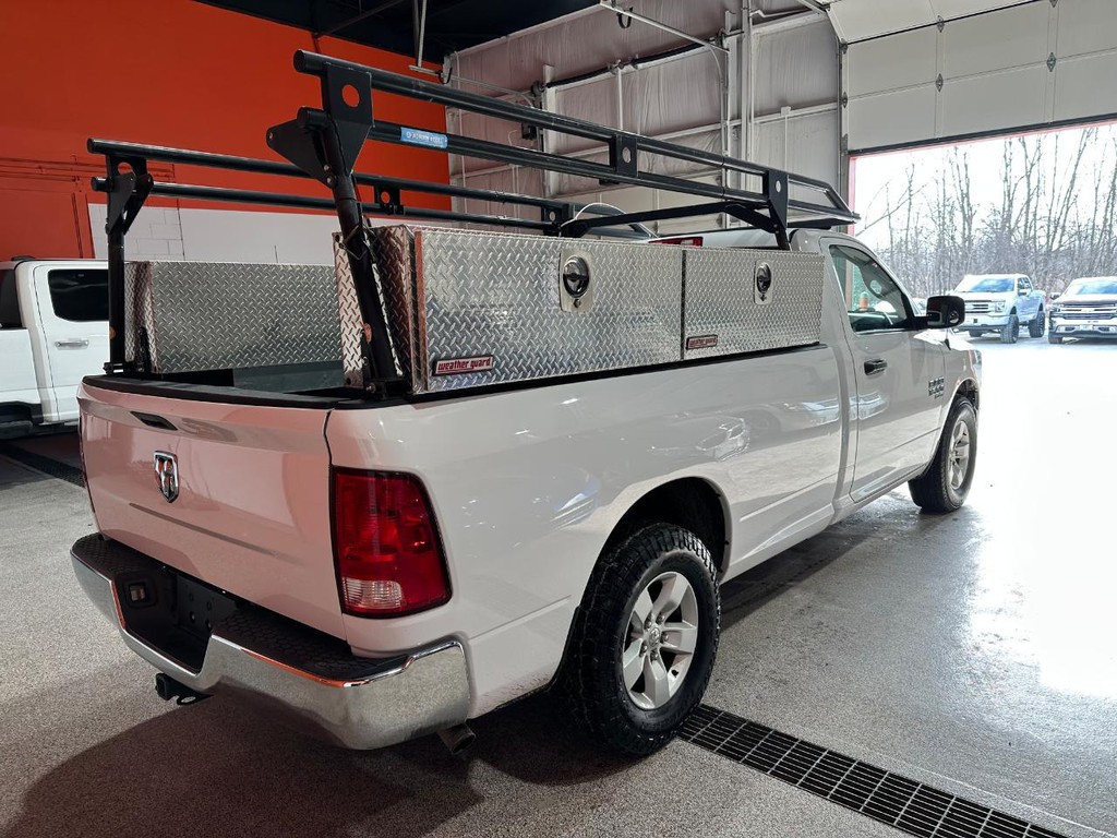 Ram 1500 Classic Vehicle Full-screen Gallery Image 2