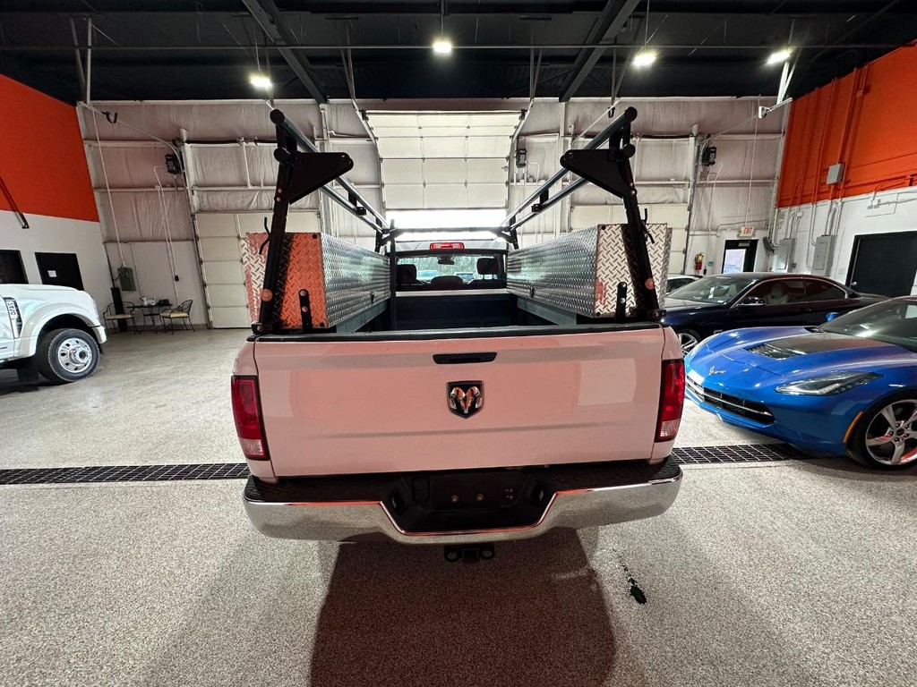 Ram 1500 Classic Vehicle Full-screen Gallery Image 7