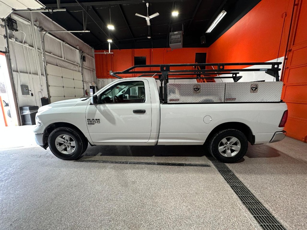 Ram 1500 Classic Vehicle Full-screen Gallery Image 9