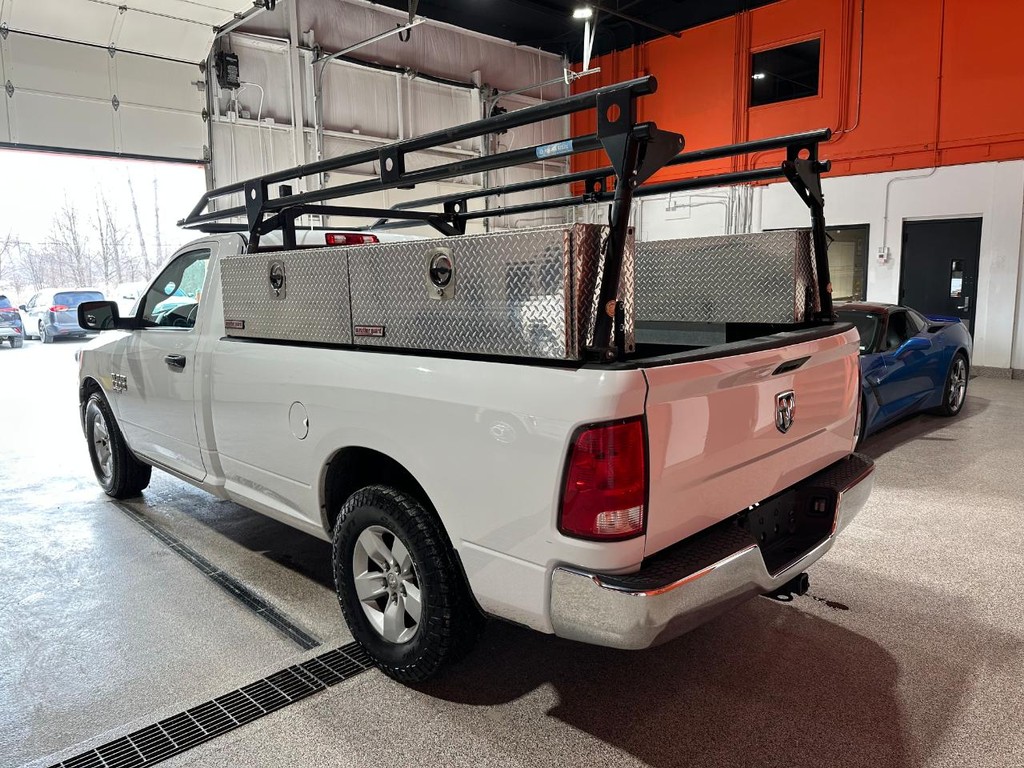 Ram 1500 Classic Vehicle Full-screen Gallery Image 10