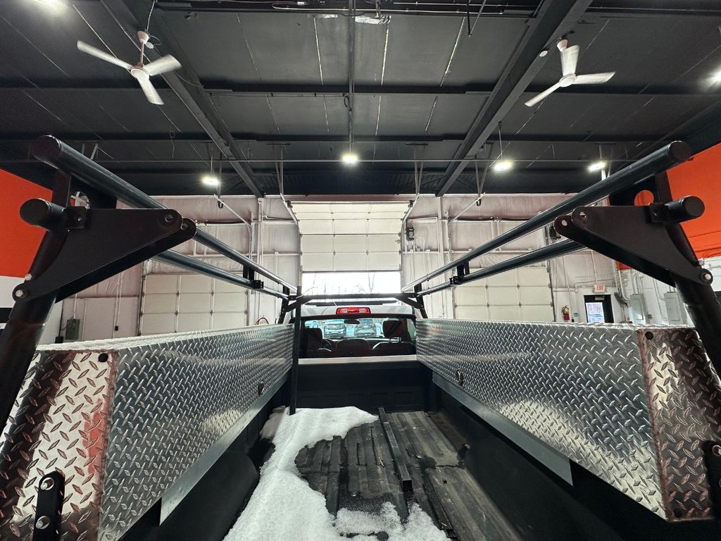 Ram 1500 Classic Vehicle Full-screen Gallery Image 19