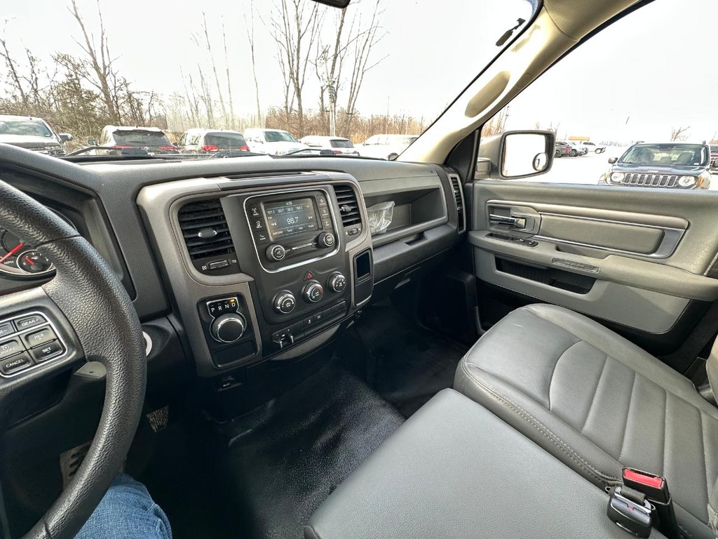 Ram 1500 Classic Vehicle Full-screen Gallery Image 21