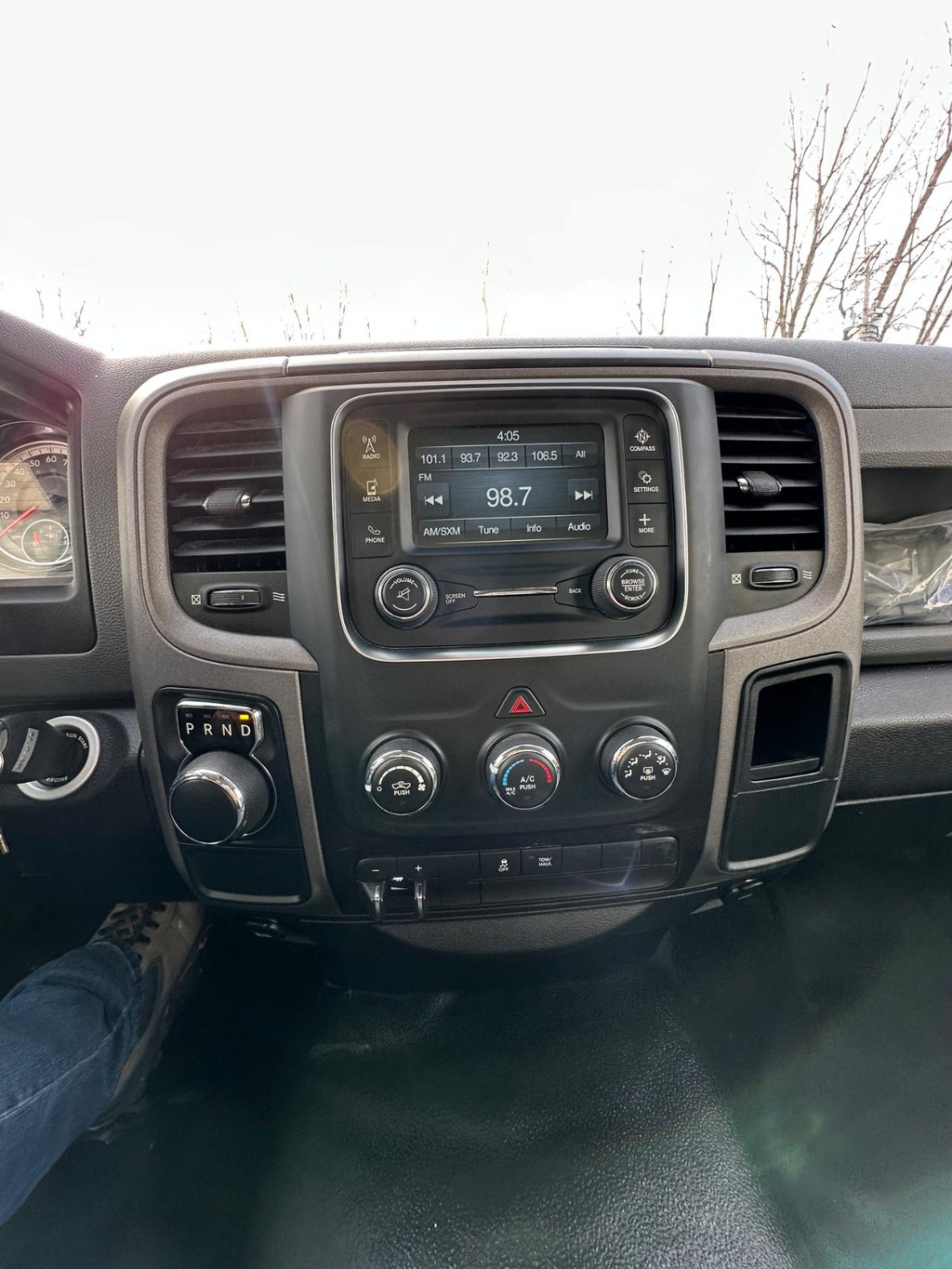 Ram 1500 Classic Vehicle Full-screen Gallery Image 22