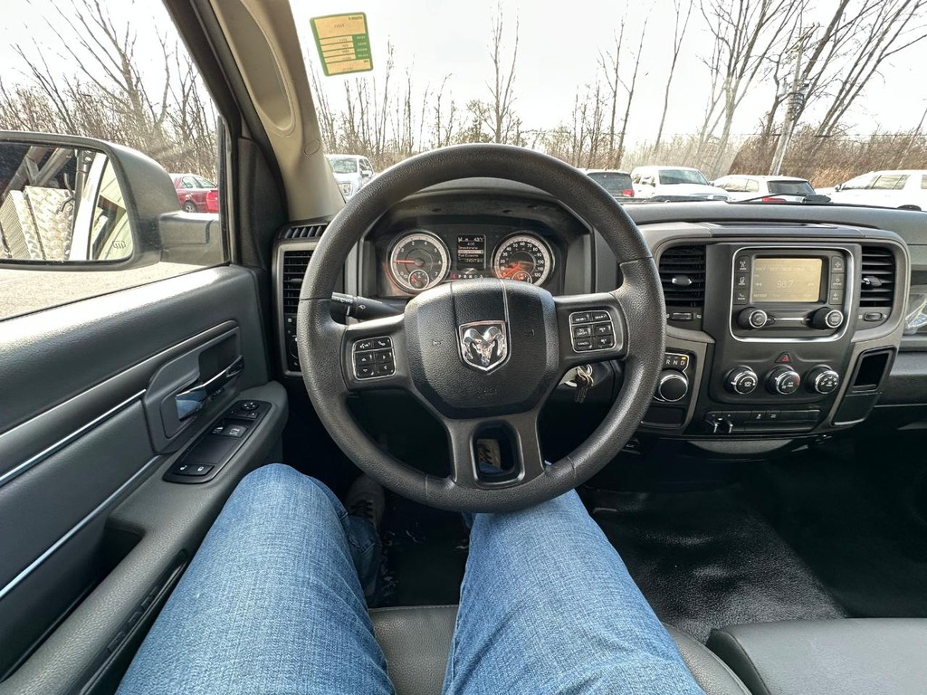 Ram 1500 Classic Vehicle Full-screen Gallery Image 23