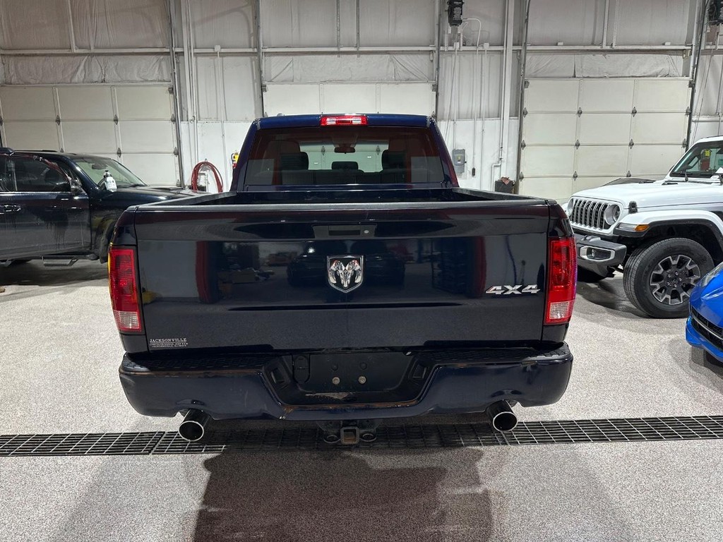Ram 1500 Vehicle Full-screen Gallery Image 4