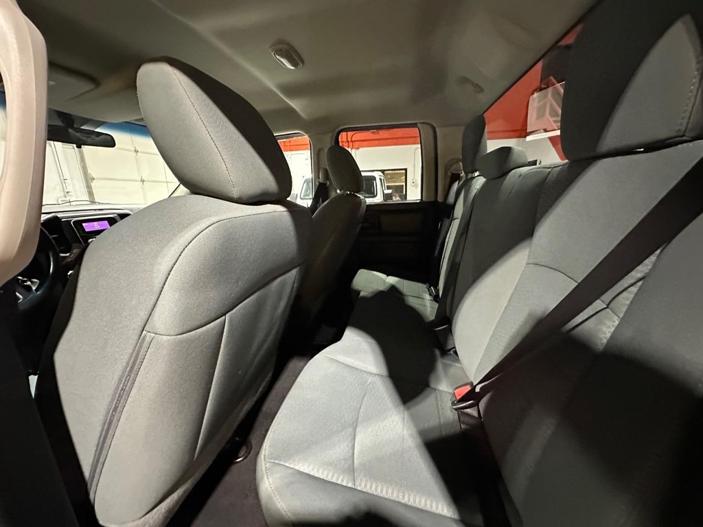 Ram 1500 Vehicle Full-screen Gallery Image 9