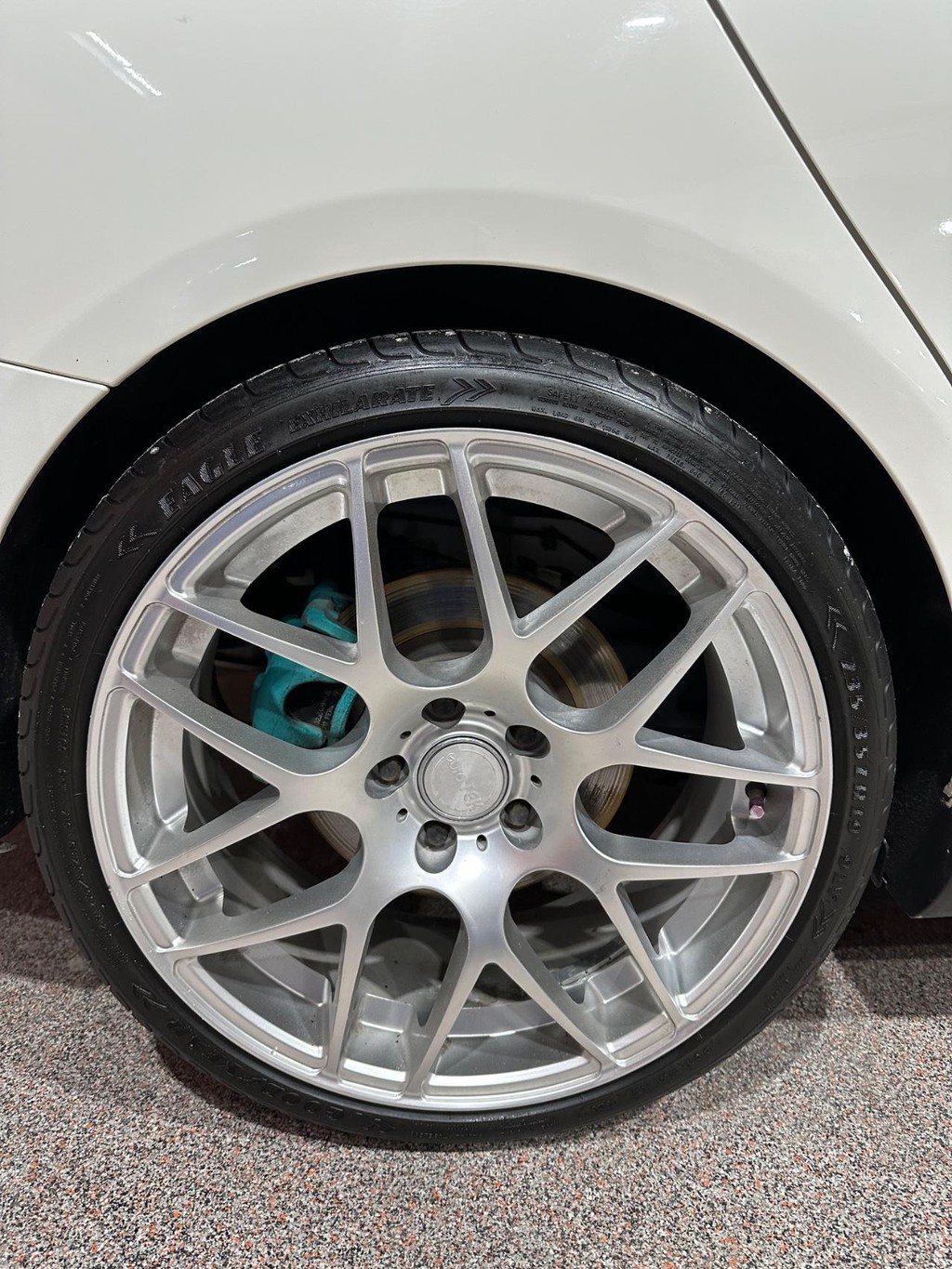 Mercedes-Benz CLA-Class Vehicle Full-screen Gallery Image 13