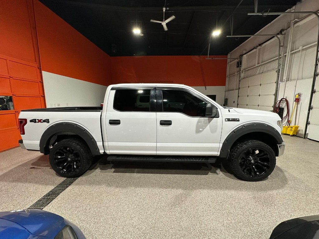 Ford F-150 Vehicle Full-screen Gallery Image 2