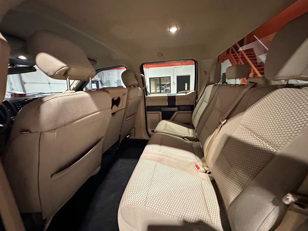 Ford F-150 Vehicle Full-screen Gallery Image 10