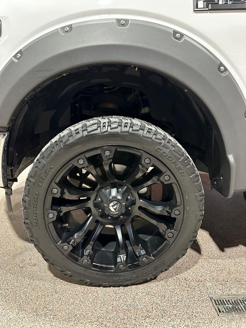 Ford F-150 Vehicle Full-screen Gallery Image 12