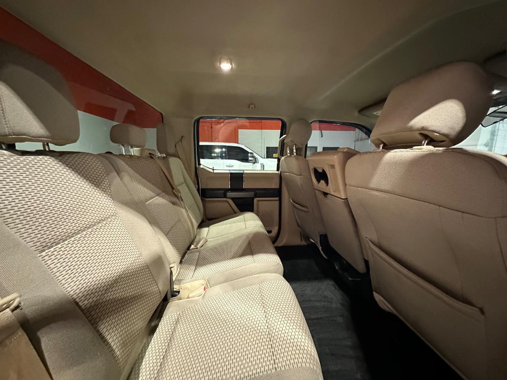 Ford F-150 Vehicle Full-screen Gallery Image 17