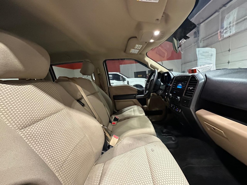 Ford F-150 Vehicle Full-screen Gallery Image 18