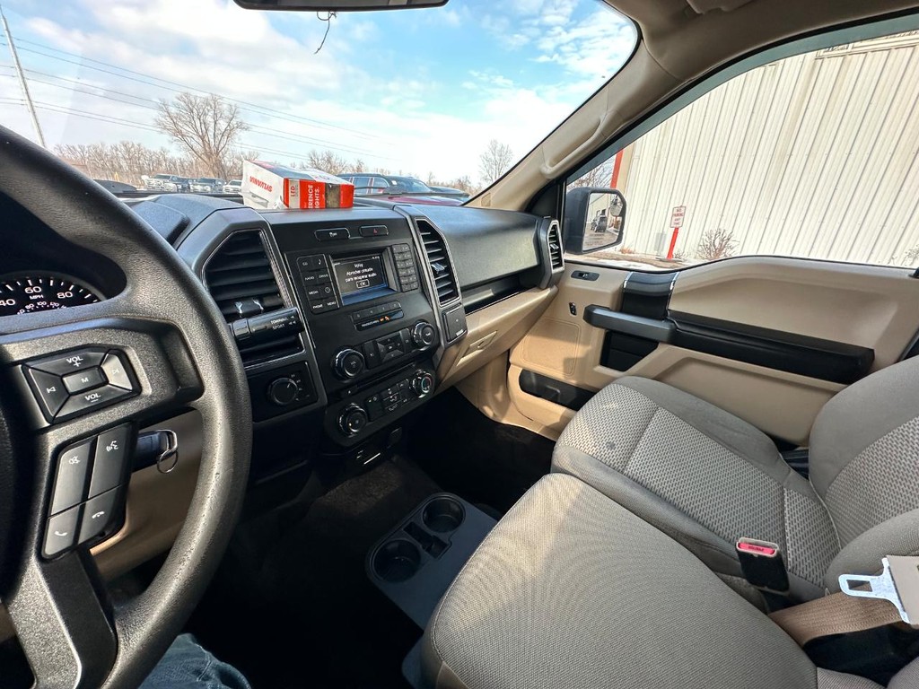 Ford F-150 Vehicle Full-screen Gallery Image 21