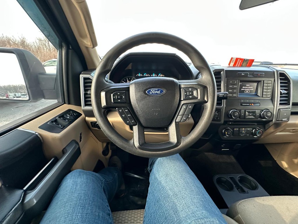Ford F-150 Vehicle Full-screen Gallery Image 24