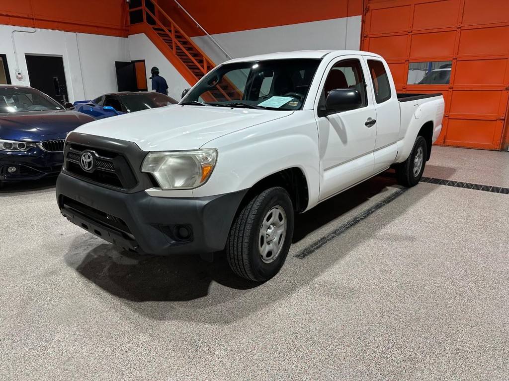 Toyota Tacoma Vehicle Full-screen Gallery Image 9