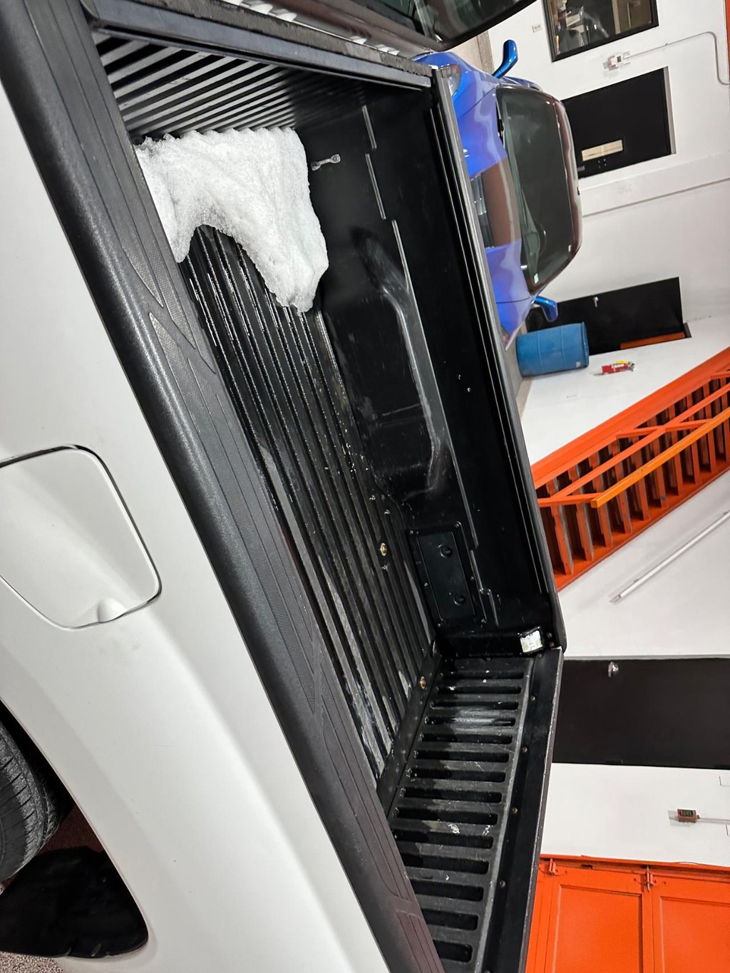 Toyota Tacoma Vehicle Full-screen Gallery Image 11